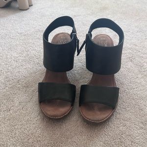 TOMS Majorca cut out heel size 10W